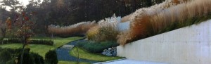Hanggarten mit Sichtbeton wänden